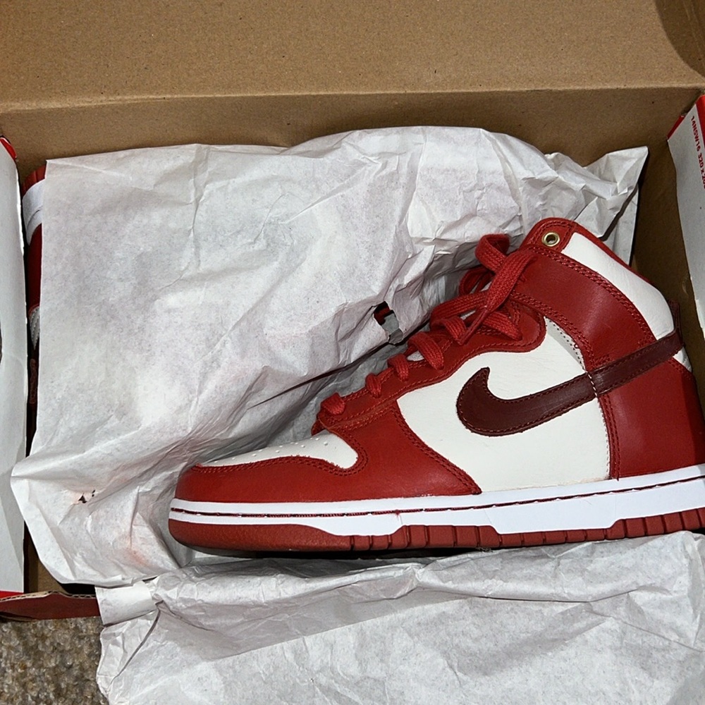 WOMENS NIKE DUNK HIGH